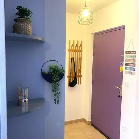 Aéroport à Pied, Escale 25 *