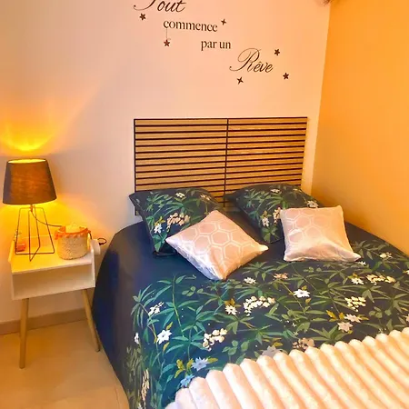 Aéroport à Pied, Escale 25 *