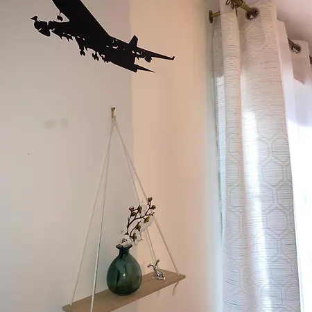 Daire Aeroport A Pied, Escale 25 Tillé