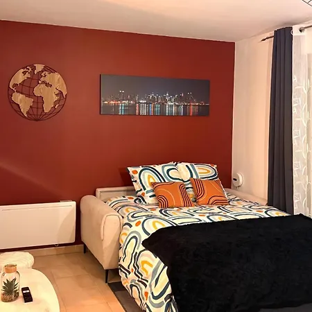 Aéroport à Pied, Escale 25 *