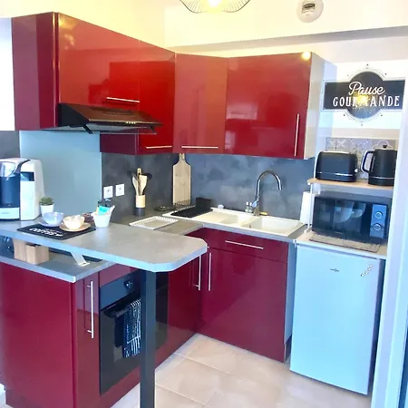 Aéroport à Pied, Escale 25 *