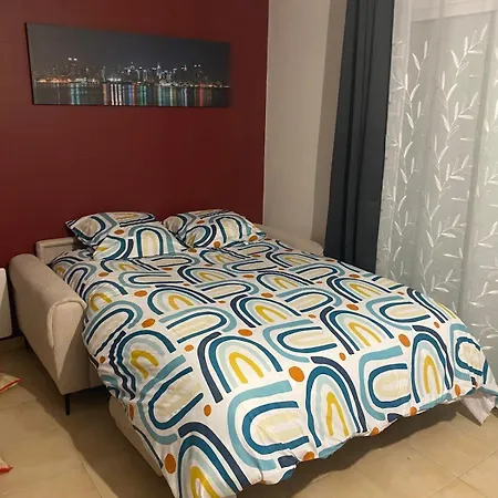 Aéroport à Pied, Escale 25 *