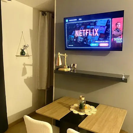 Aéroport à Pied, Escale 25 *