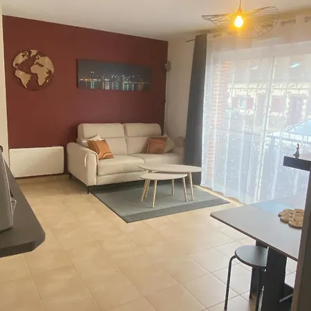 Aéroport à Pied, Escale 25 *