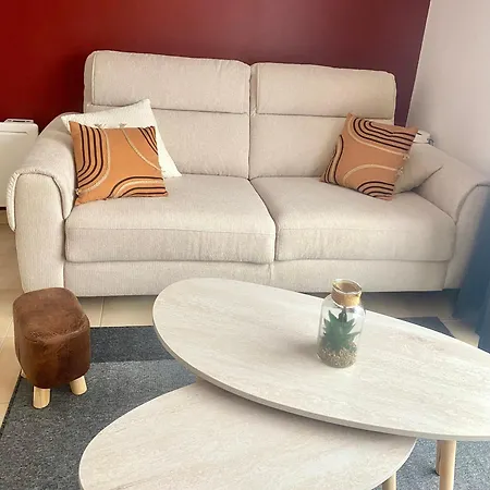Daire Aeroport A Pied, Escale 25
